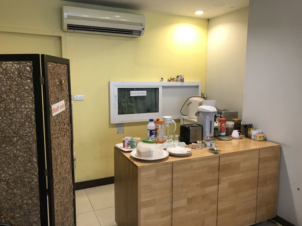 Urban House Hotel Банкок Екстериор снимка