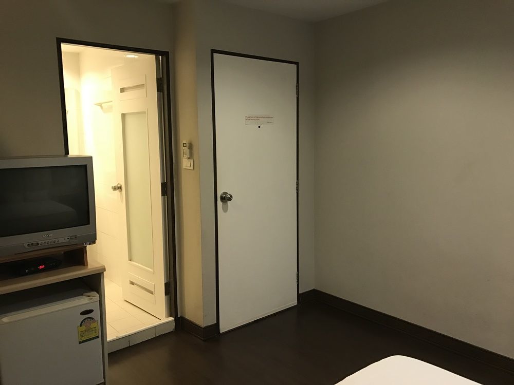 Urban House Hotel Банкок Екстериор снимка