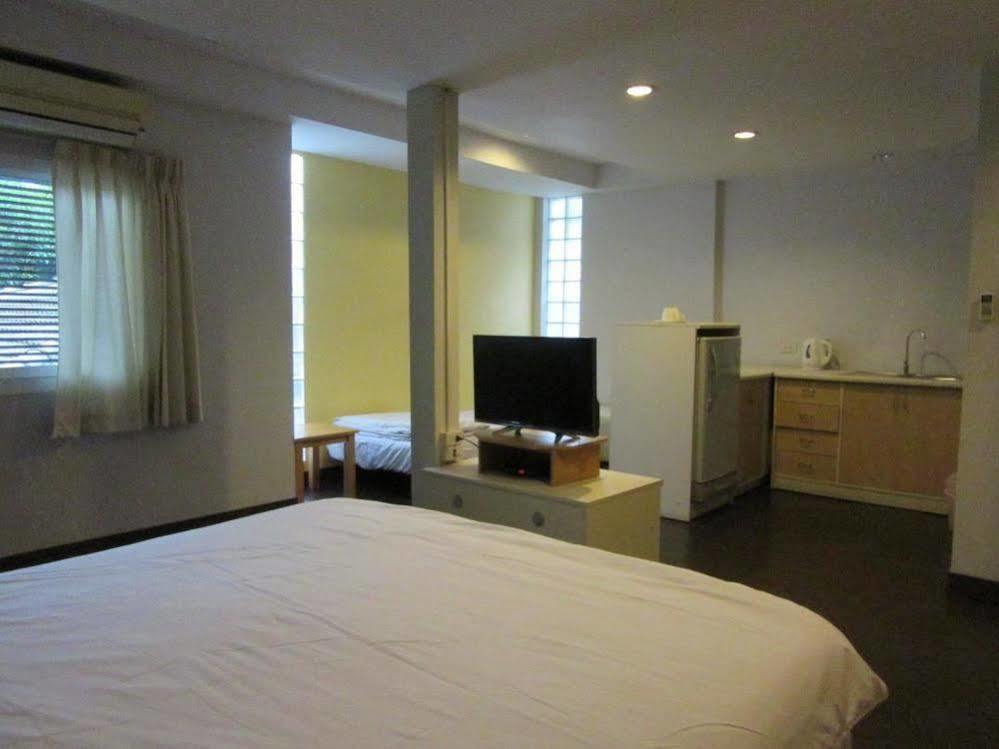 Urban House Hotel Банкок Екстериор снимка