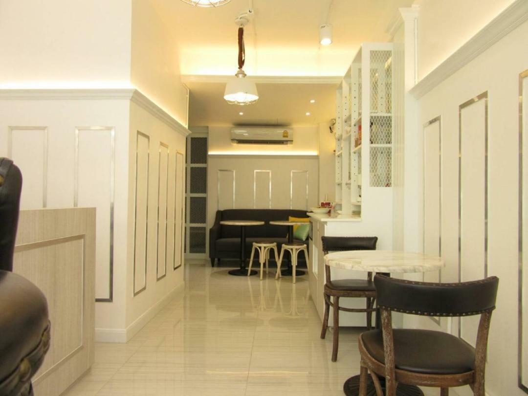 Urban House Hotel Банкок Екстериор снимка