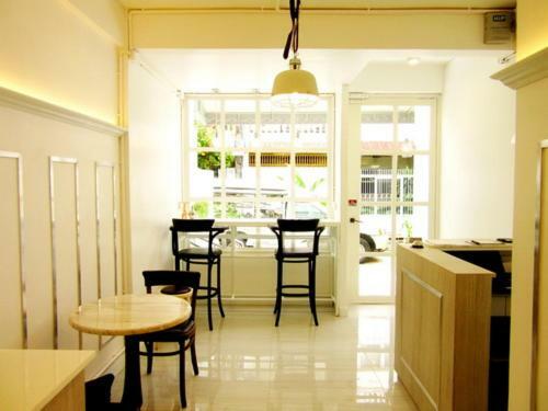 Urban House Hotel Банкок Екстериор снимка